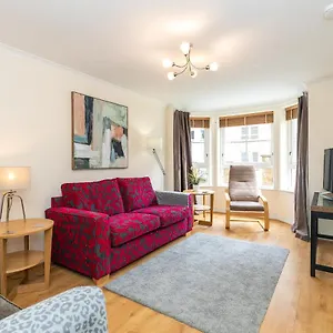 Dicksonfield Quiet Central Family With Parking Apartment