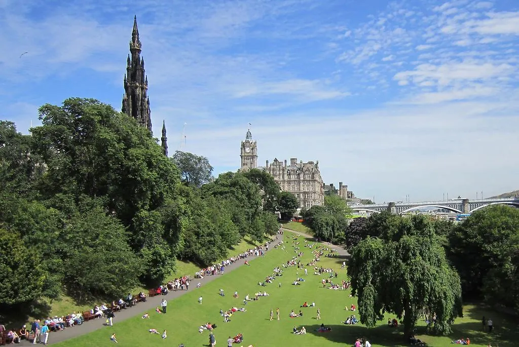 Km Hotel Edinburgh 3*,