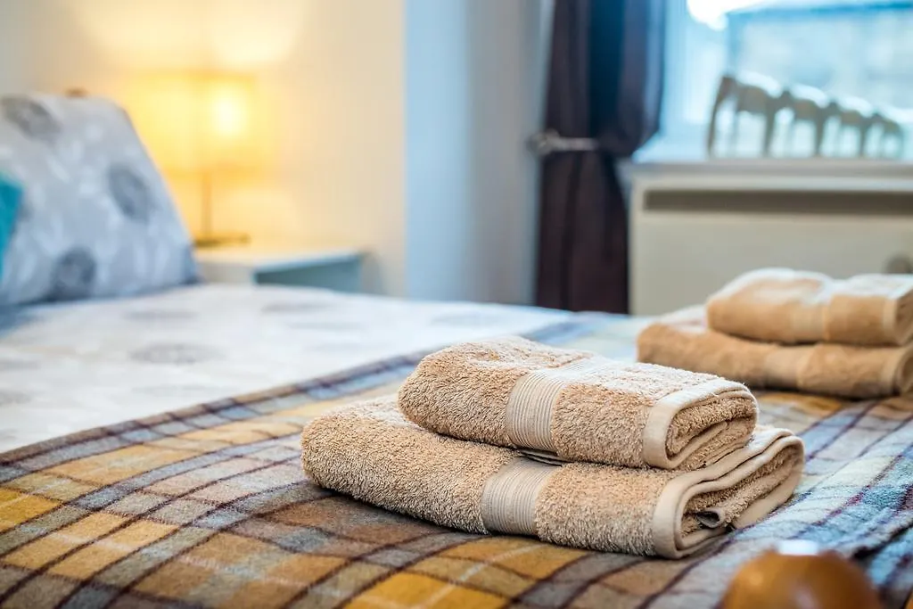 Km Hotel Edinburgh 3*,